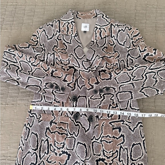Cabi Womens Python Print Blazer 4 Snake Neutral Double Breasted Chic Fall Layer - Picture 5 of 8